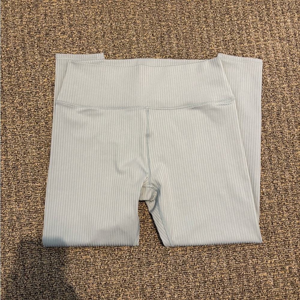 NWOT! ✨Vuori Inversion Rib Legging ✨. Size X-Large. Color Mist. - Picture 11 of 13
